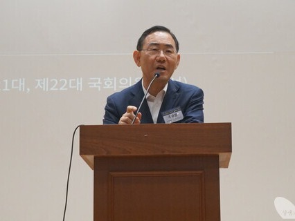상생과통일포럼 공동대표인 주호영 국회부의장이 "오늘 포럼 역시 대한민국의 미래 전략을 고민하는데 소중한 통찰을 제공하리라 믿습니다"라며 환영사를 밝히고 있다. [사진=폴리뉴스 이준수 PD]