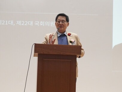 상생과통일포럼 공동대표인 박지원 더불어민주당 의원은 ""대전환의 시대···신성장 산업 키워야 국민이 행복해 진다"며 환영사를 말하고 있다. [사진=폴리뉴스 이준수 PD]