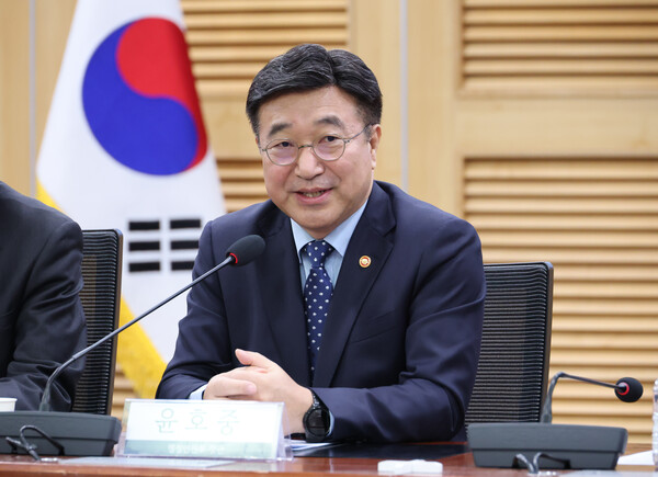  윤호중 행정안전부 장관이 20일 서울 여의도 국회 의원회관에서 열린 사회연대경제 성장 촉진을 위한 당정대협의회에서 발언하고 있다. [사진=연합뉴스]