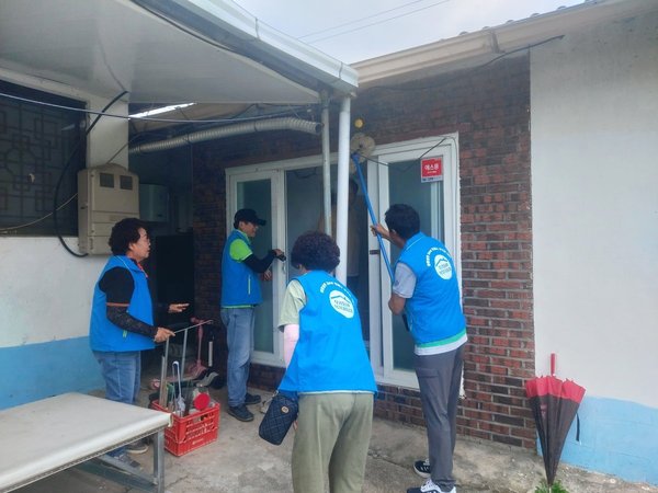 ▲ 안양 취약계층 점검 (사진=장흥군 제공)