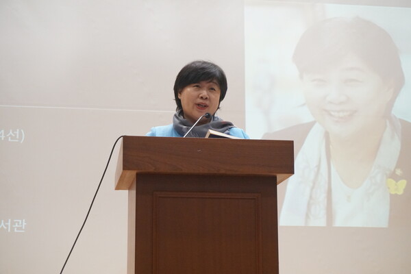 서영교 더불어민주당 의원(4선·서울 중랑구갑)은 21일 '폴리뉴스·상생통일포럼 제25차 포럼'에서 "시대적 흐름 속에서 대한민국이 다시 도약하기 위해서는 기존 산업의 경쟁력을 높이는 동시에 새로운 성장동력을 창출하는 국가 전략이 필요하다"고 했다. [사진=폴리뉴스 이준수 PD]