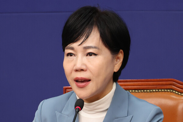 =더불어민주당 전현희 수석최고위원이 23일 서울 여의도 국회에서 내란 재판 등 현안 관련 기자간담회를 하고 있다. [사진=연합뉴스]