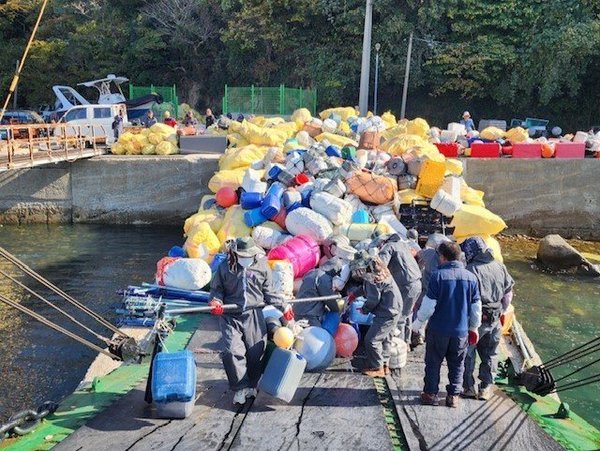 ▲ 여수시 섬박람회 대비 섬 지역 해양쓰레기 집중 수거 (사진=여수시 제공)