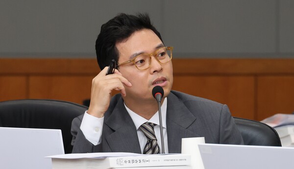 지난 달 24일 대전 한국전자통신연구원(ETRI)에서 열린 과학기술정보방송통신위원회 국정감사에서 국민의힘 박정훈 의원이 질의하고 있다. [사진=연합뉴스]