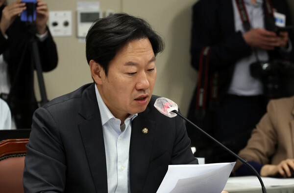  지난 달 28일 오후 전북경찰청에서 열린 국회 행정안전위원회 전북경찰청 국정감사에서 국민의힘 박수민 의원이 질의하고 있다. [사진=연합뉴스]