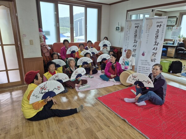 남도소리 체험은 남도민요, 구전가요 등 지역 고유의 소리 문화를 주민들이 인간문화재 선생님들에게 직접 배우고 체험을 하고있다.