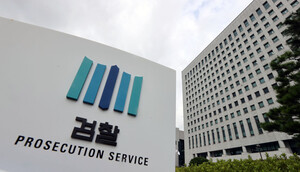 법무부 <b>검찰</b> 중간간부 인사 단행...‘한동훈 육탄전’ 정진웅 부장, 차...