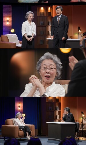 '손석희의 <b>질문들</b>' <b>윤여정</b>, '나이 들어 가는 것'에 대한 비범하고 평범...