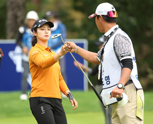 [KLPGA] <b>박도영</b>, '1라운드 <b>선두</b>로 마무리'