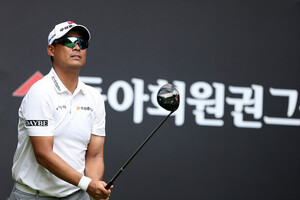 [KPGA] <b>김재호</b>, '동아회원권그룹 오픈' 1R <b>단독 선두</b>