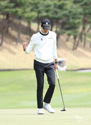 [KPGA] '7언더파' <b>박준홍</b>, '<b>경북오픈</b>' 1R 단독 <b>선두</b>..'생애 첫 우승 도전...