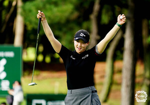 [KLPGA] '슈퍼 루키' <b>김민솔</b>, <b>시즌</b> 2승 달성.. 동부건설·한국토지신탁 ...