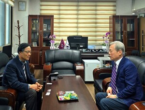 김상동 경북교육감 출마예정자, 예천 노인회 방문 - 뉴스 썸네일 이미지