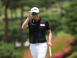 [포토] 김민준, '첫 홀 깔끔한 파세이브' - 뉴스 썸네일 이미지