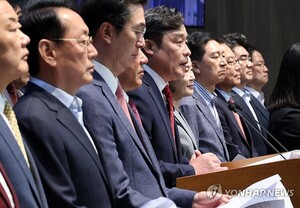 [3대 메가프로젝트] 국힘 PK <b>의원</b>들 "지역 차별"…민주당 "호남 비하" 맞...
