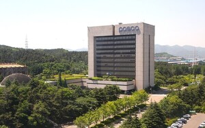 포스코, 국내 기업 최초 '외화채 공개 매수' 단행… 재무 건전성 높이고...